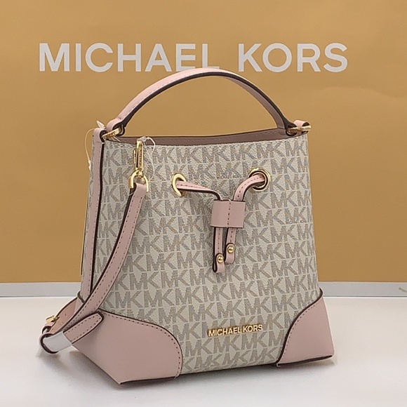 MICHAEL KORS
Mercer Small Logo Bucket crossbody Bag Powder Blush Multi Color - Picture 3 of 15